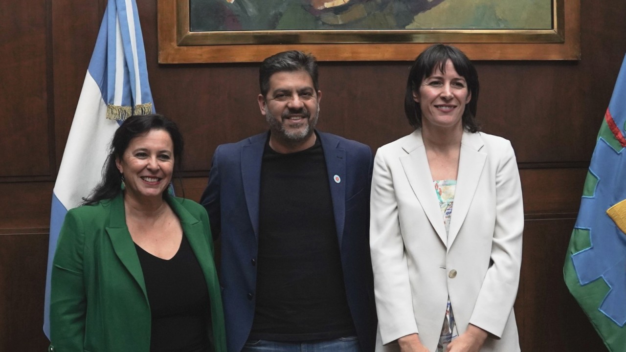 Ana_Miranda__Carlos_Bianco_(ministro_de_Gobernación_da_provincia_de_Bos_Aires)_e_Ana_Pontón.jpeg